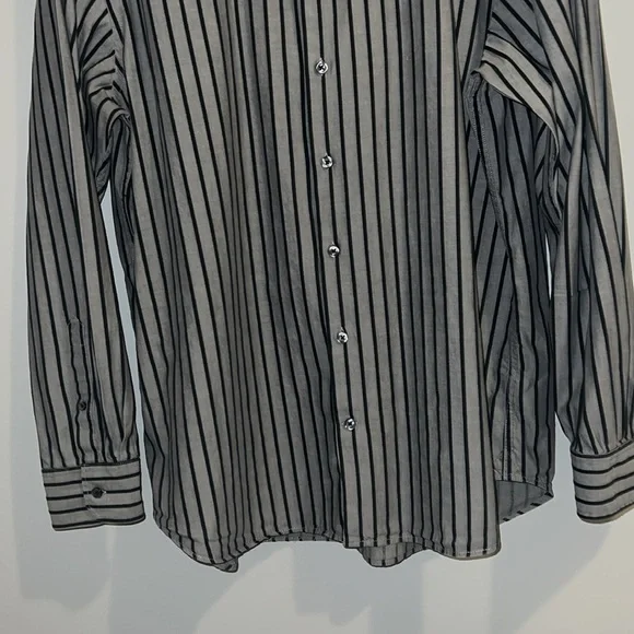 LONG SLEEVE BUTTON UP SHIRT (XL) - Picture 4 of 13